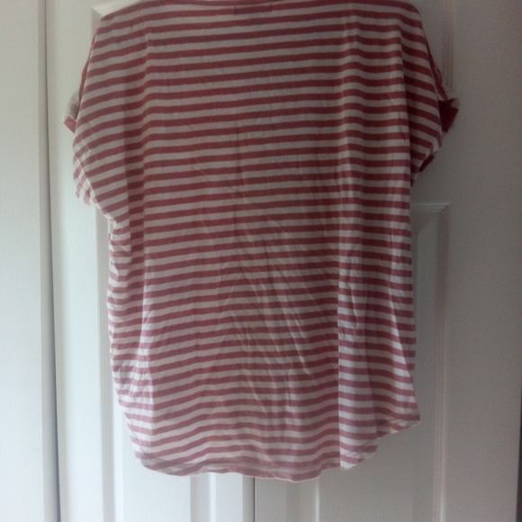 Chaps t-shirt for summer longer in the back, short in the front never worn it ! - Picture 3 of 3